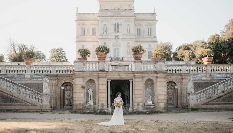 Romantic Bride in the historical Villa Pamphilj