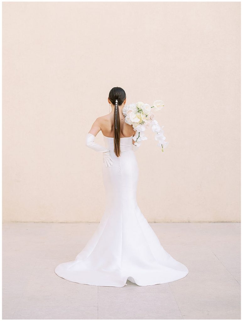 MODERN ELEGANT WHITE WEDDING IN ATHEN GREECE vesi_yiannis_simopoulos Amber & Muse Hochzeitsguide (23)